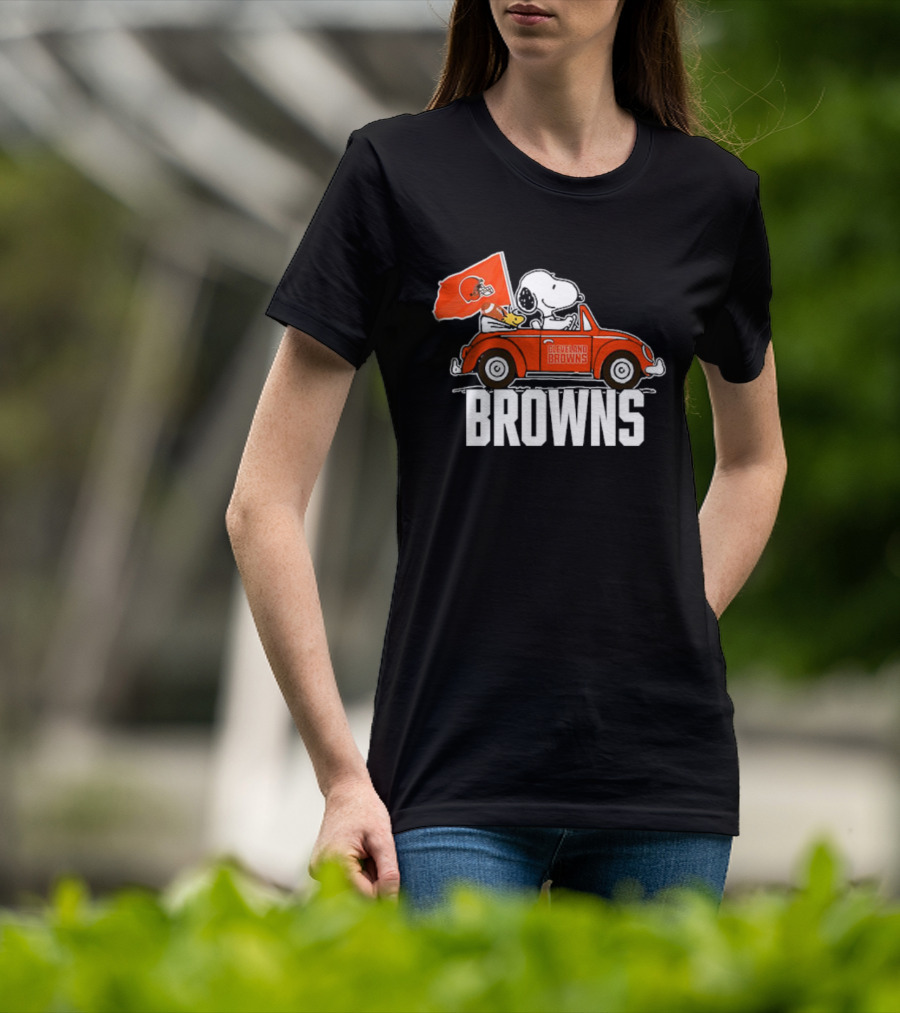 Cleveland Browns Snoopy Woodstock Driving Car With Flag T-Shirt