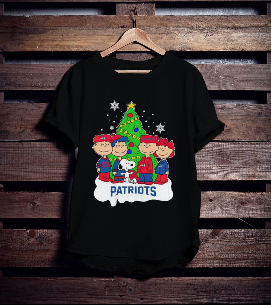 The Peanuts Characters Christmas With New England Patriots Tree And Snoopy T-Shirt