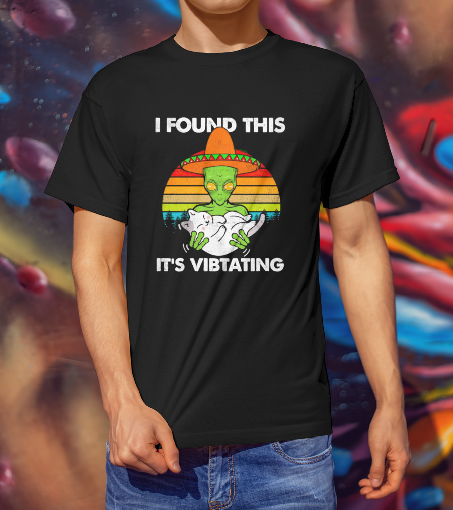 I Found This It's Vibrating Alien Cat Vintage Retro Sunset Sombrero T-Shirt