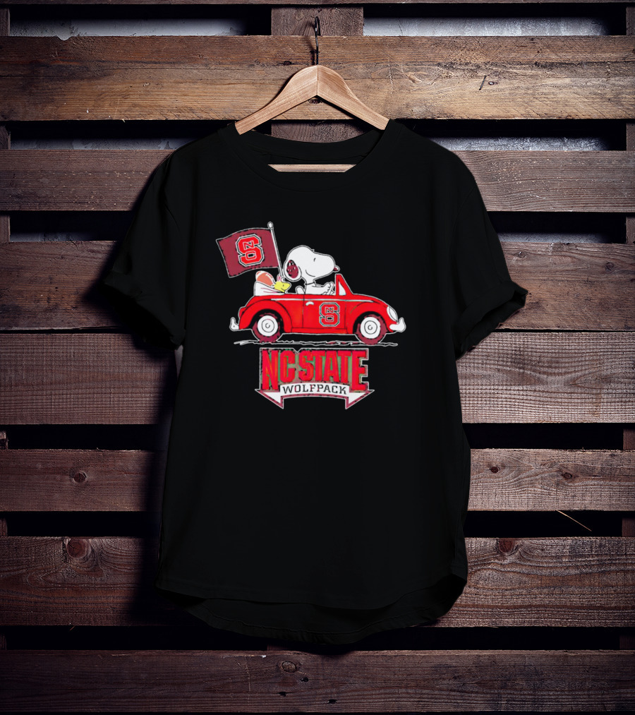 Snoopy And Woodstock Driving Car With NC State Wolfpack Flag T-Shirt