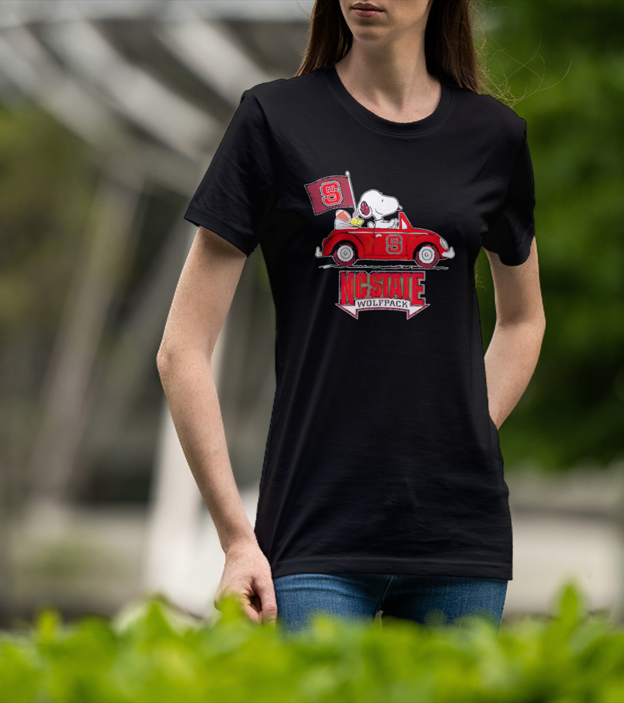 Snoopy And Woodstock Driving Car With NC State Wolfpack Flag T-Shirt