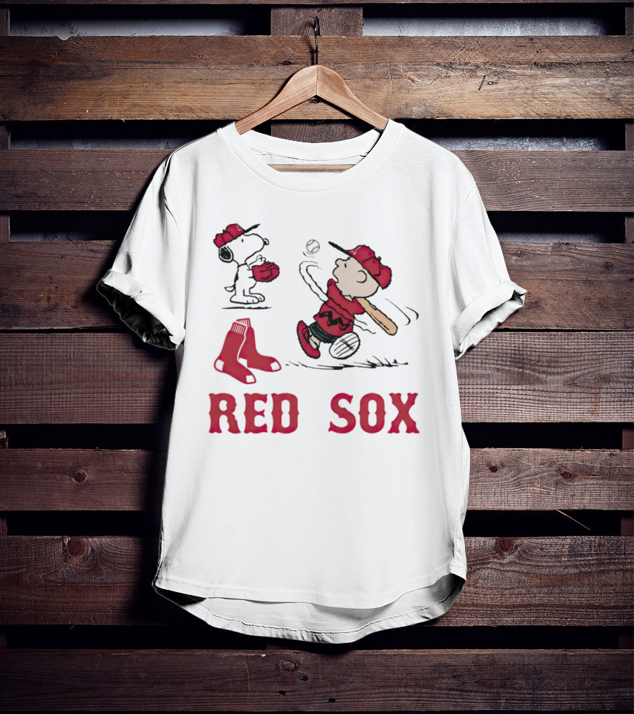 Charlie Brown Snoopy Boston Red Sox Baseball Play Peanuts Characters T-Shirt