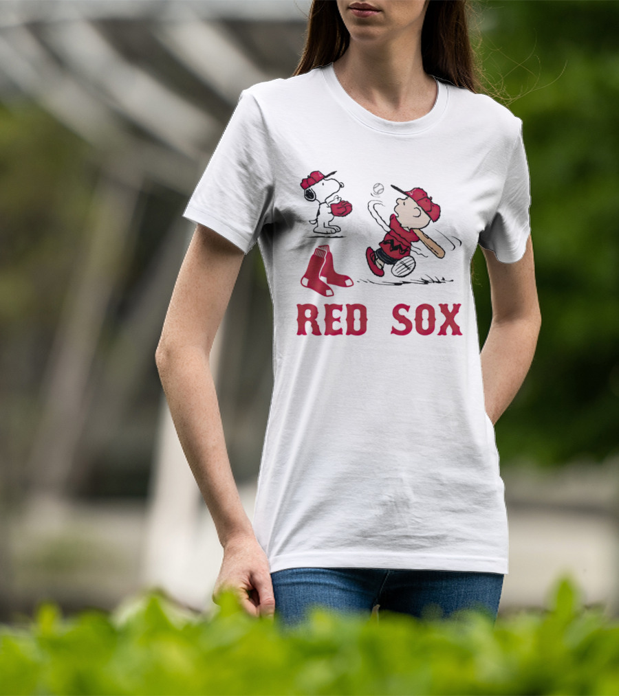 Charlie Brown Snoopy Boston Red Sox Baseball Play Peanuts Characters T-Shirt