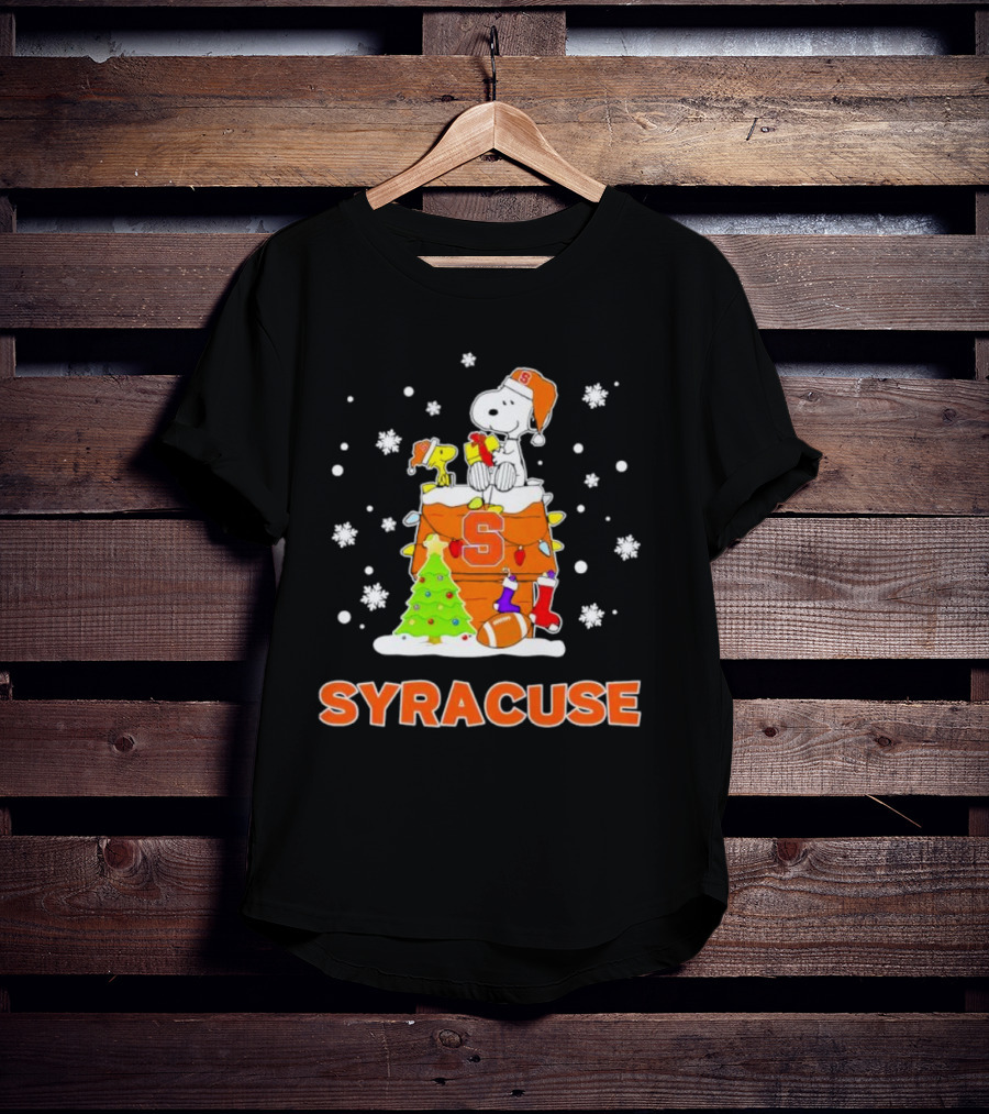 Snoopy And Woodstock On Syracuse Orange Doghouse Christmas Football Scene T-Shirt
