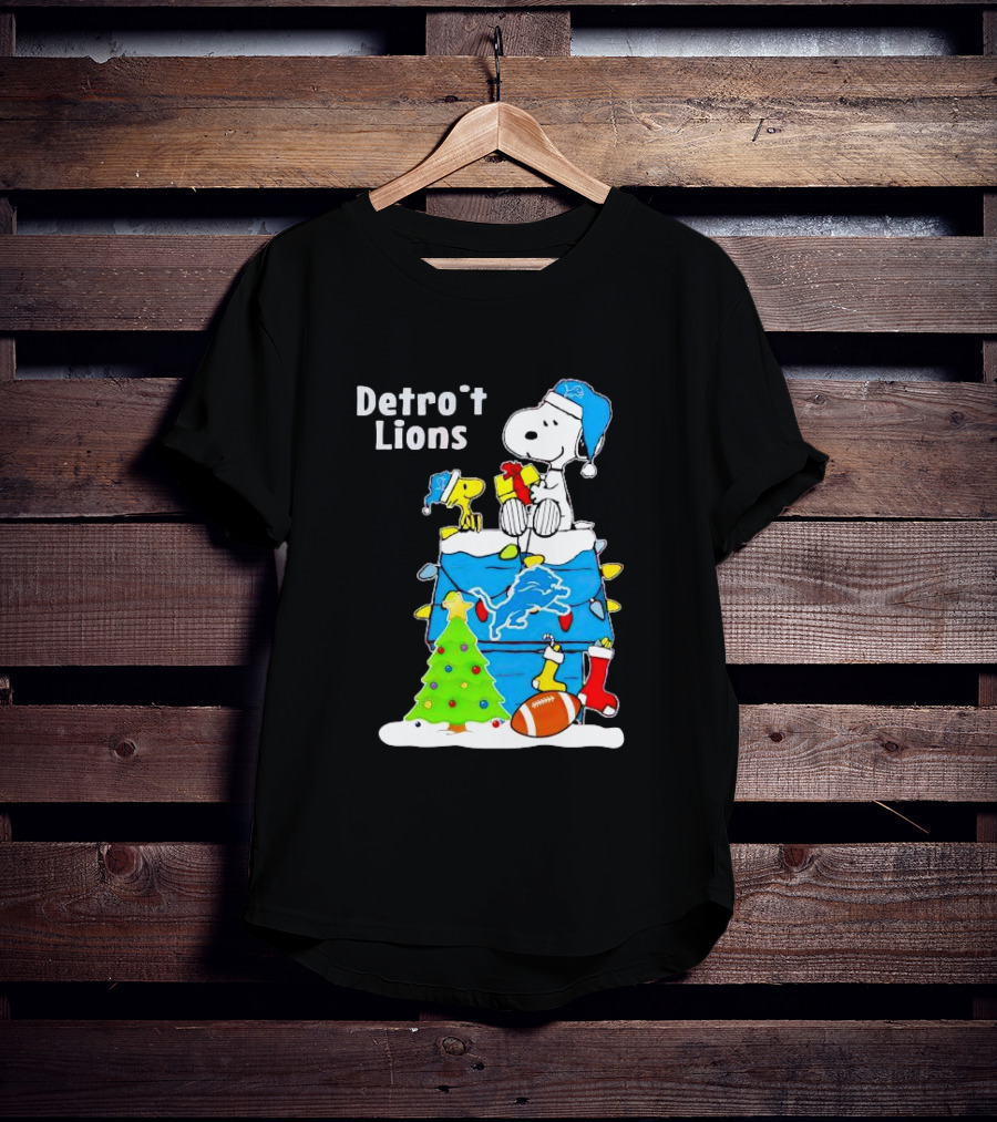 Snoopy And Woodstock Detroit Lions Christmas Igloo With Football And Tree T-Shirt