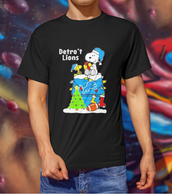 Snoopy And Woodstock Detroit Lions Christmas Igloo With Football And Tree T-Shirt