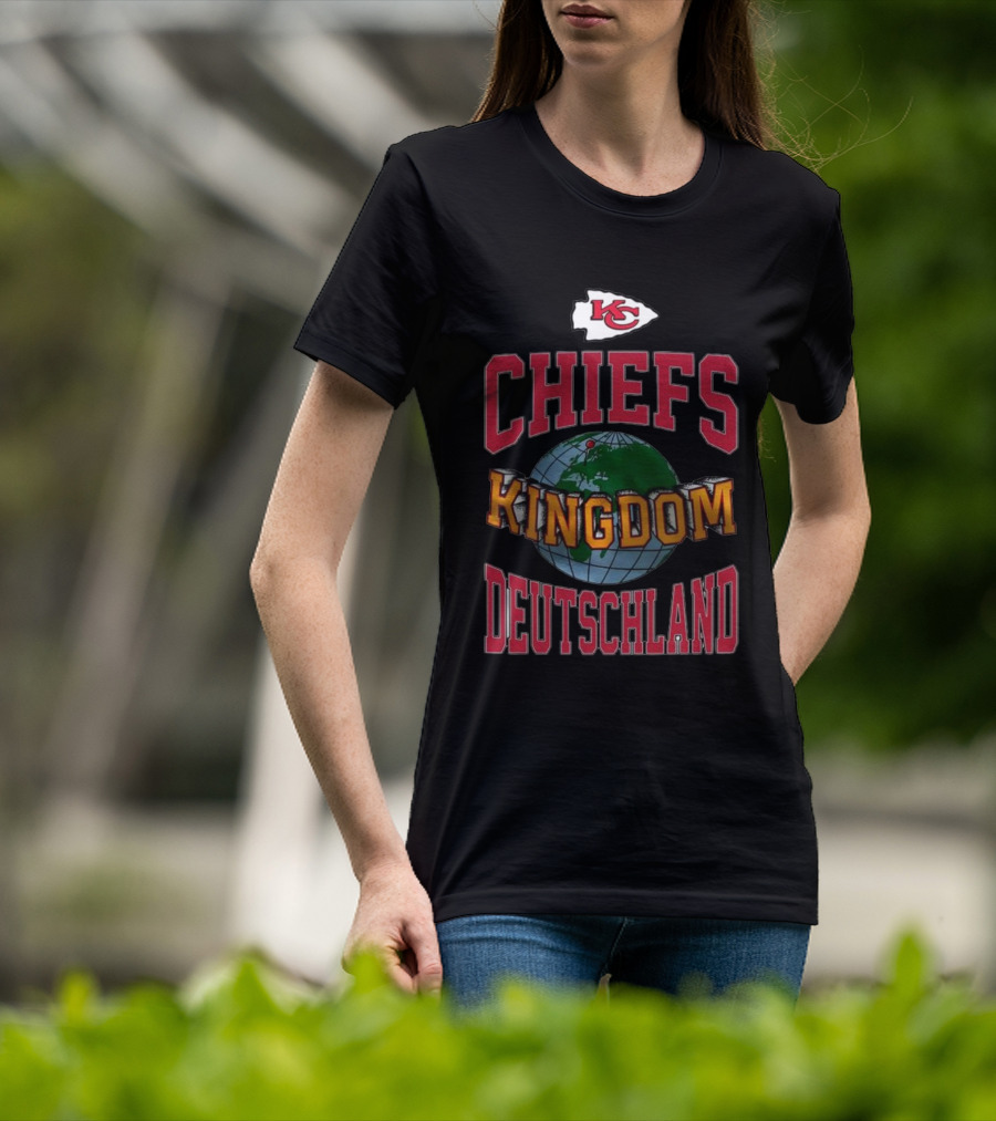 Chiefs Kingdom Deutschland With Kansas City Arrowhead Logo And Globe T-Shirt