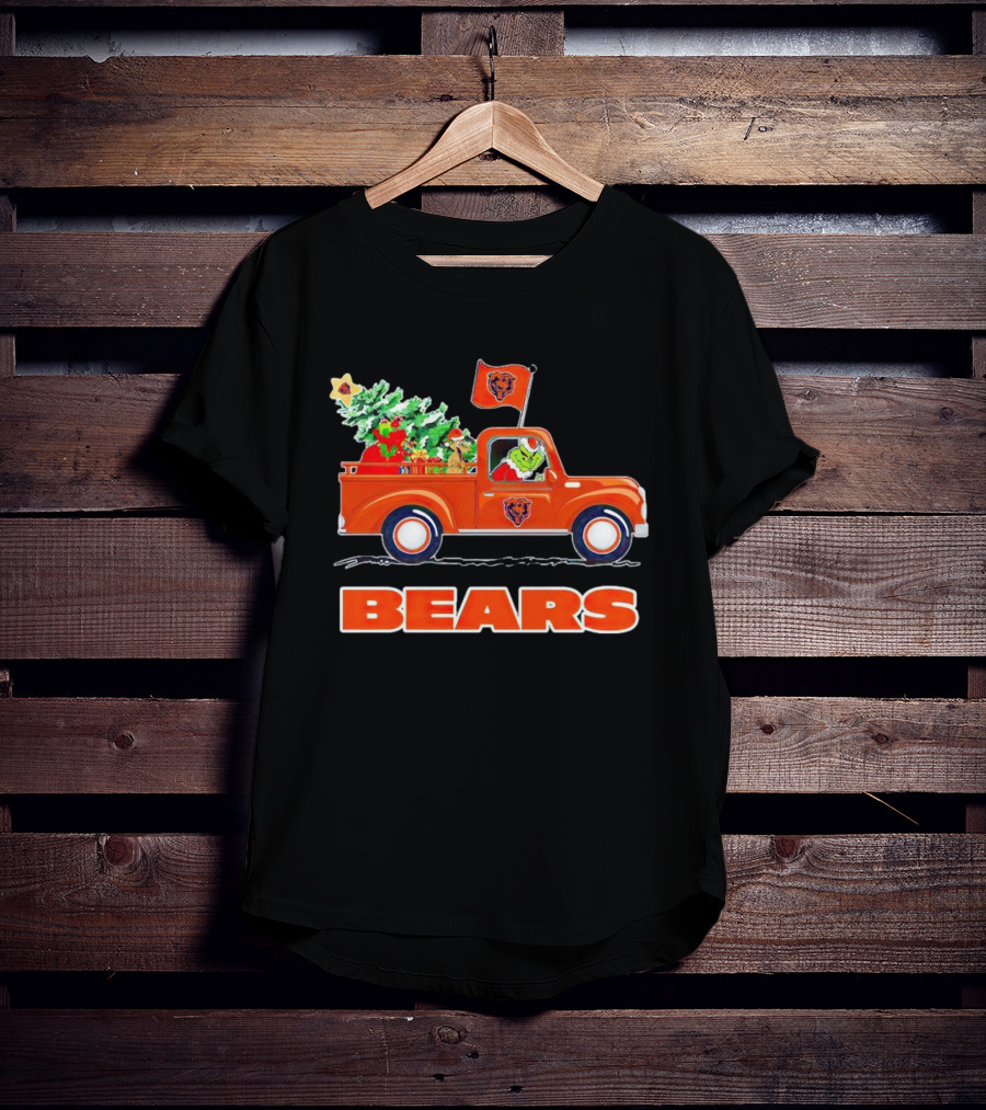 Grinch Driving Christmas Truck With Chicago Bears T-Shirt