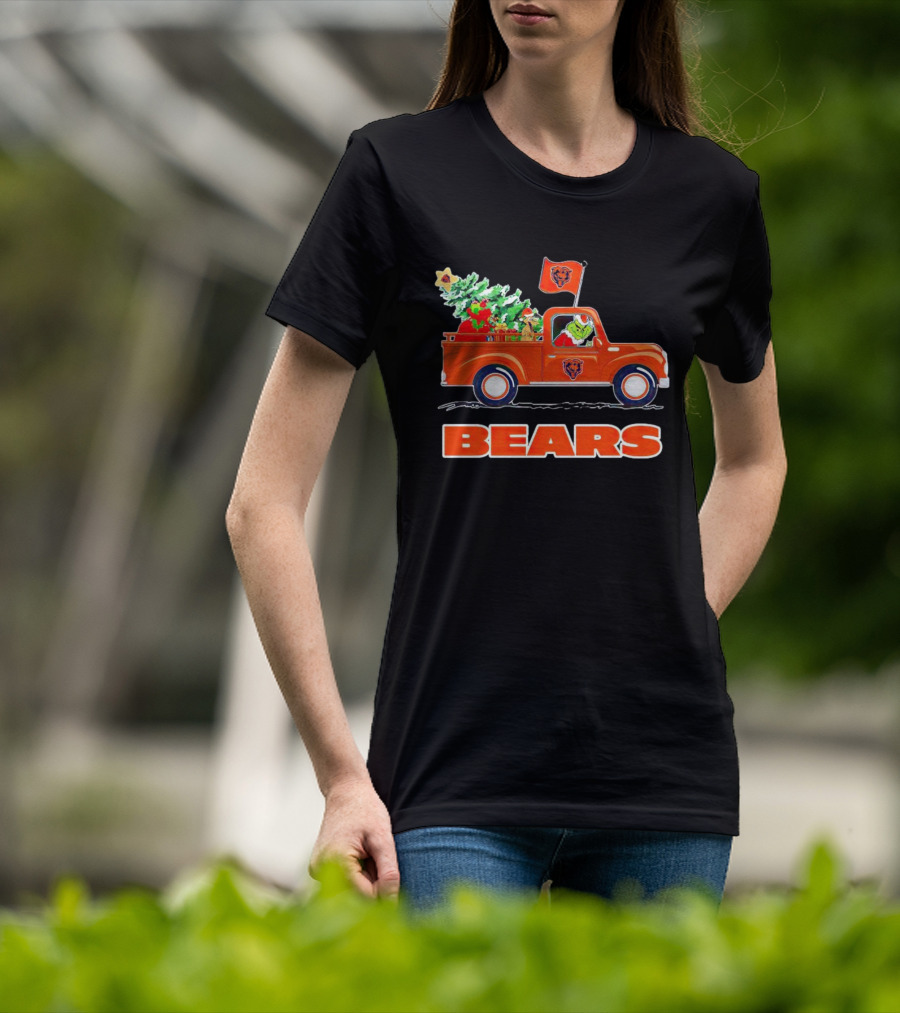 Grinch Driving Christmas Truck With Chicago Bears T-Shirt