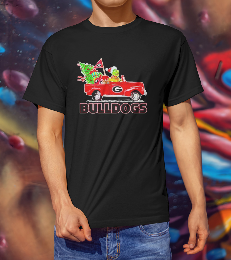Grinch Driving Red Car With Dog Christmas Tree Gifts Georgia Bulldogs T-Shirt