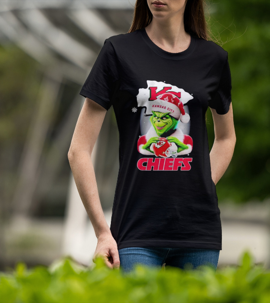 Kansas City Chiefs Christmas Grinch In Santa Hat Holding Football T-Shirt