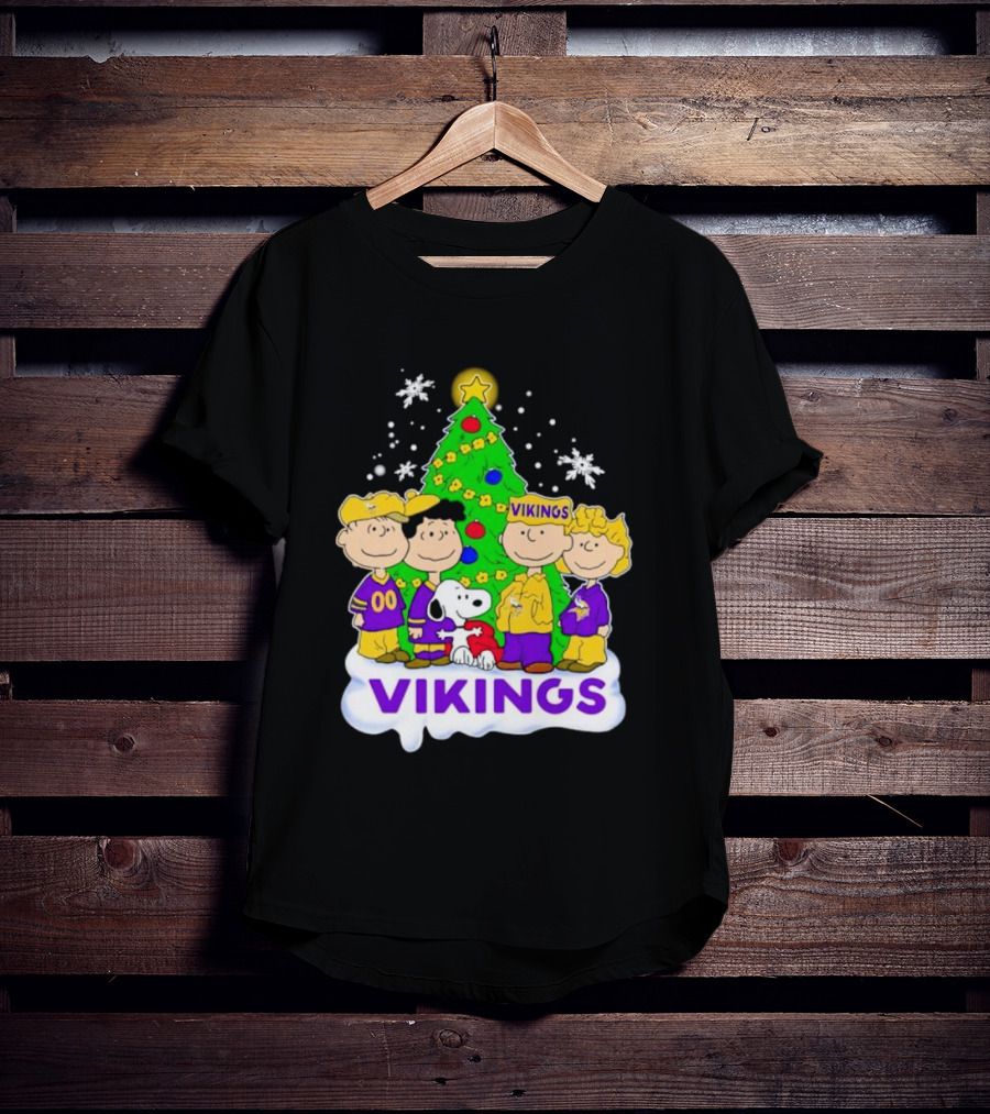 Minnesota Vikings Peanuts Characters Christmas Tree T-Shirt