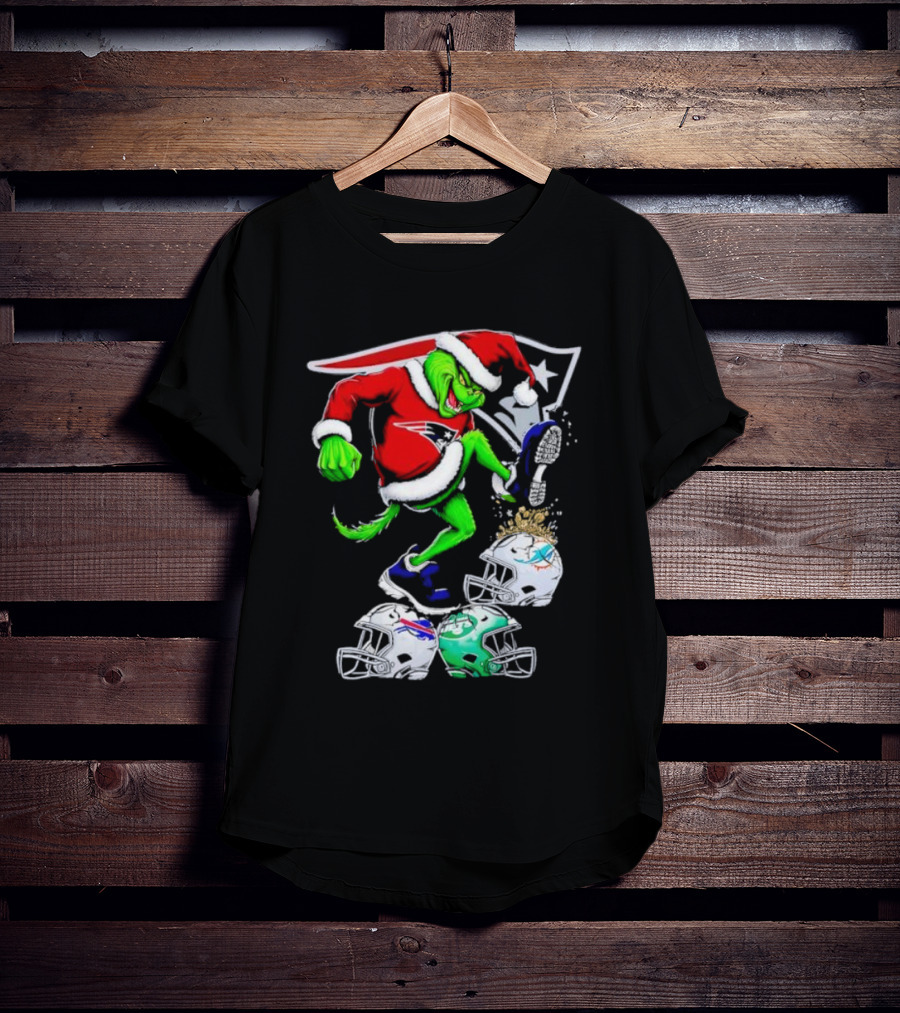 New England Patriots Santa Grinch Stomp On NFL Team Helmets Funny Christmas T-Shirt