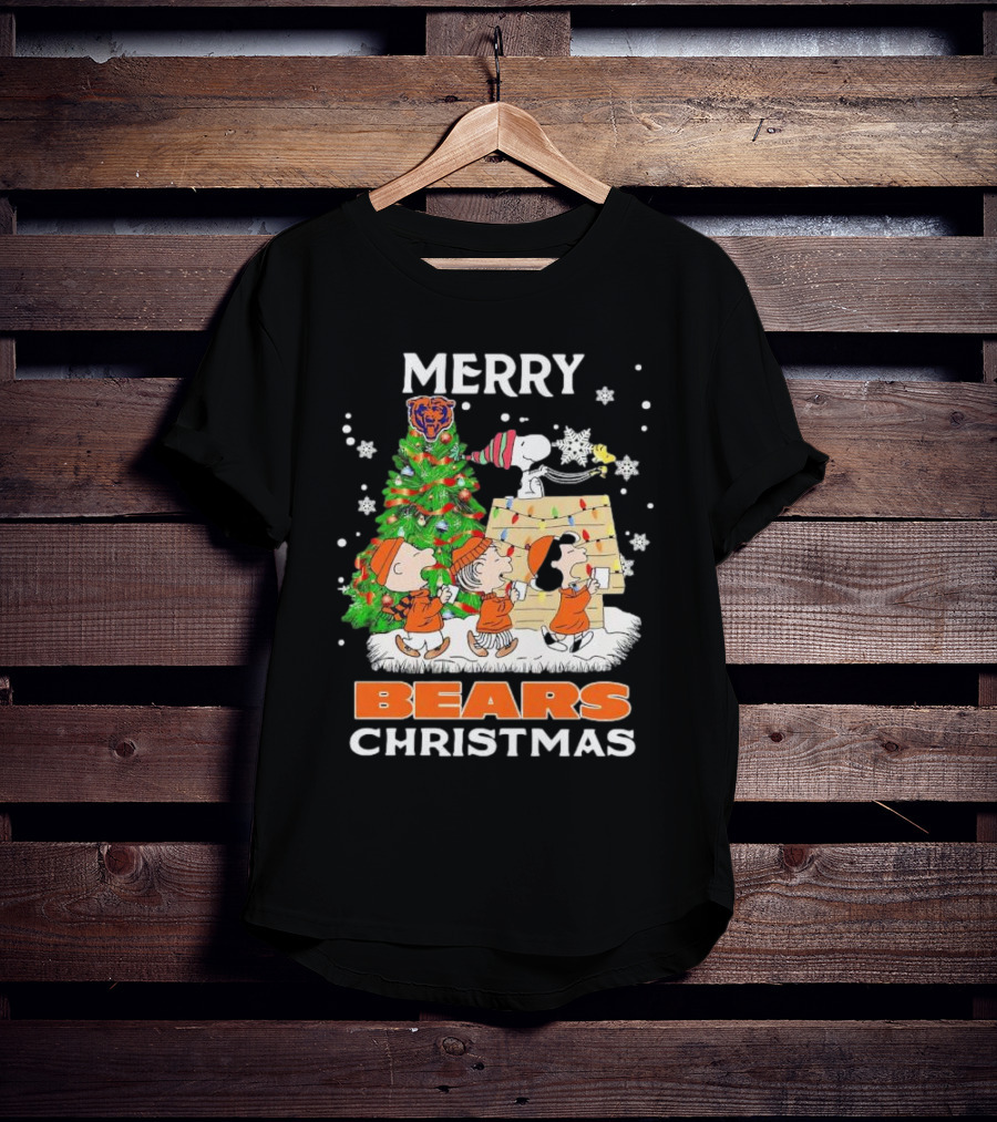 Peanuts Christmas Chicago Bears Merry Holiday Scene T-Shirt