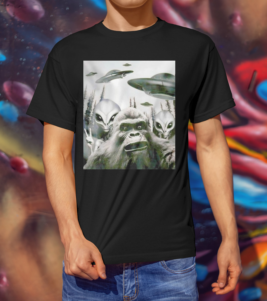 Bigfoot Aliens Selfie UFO Forest Adventure T-Shirt