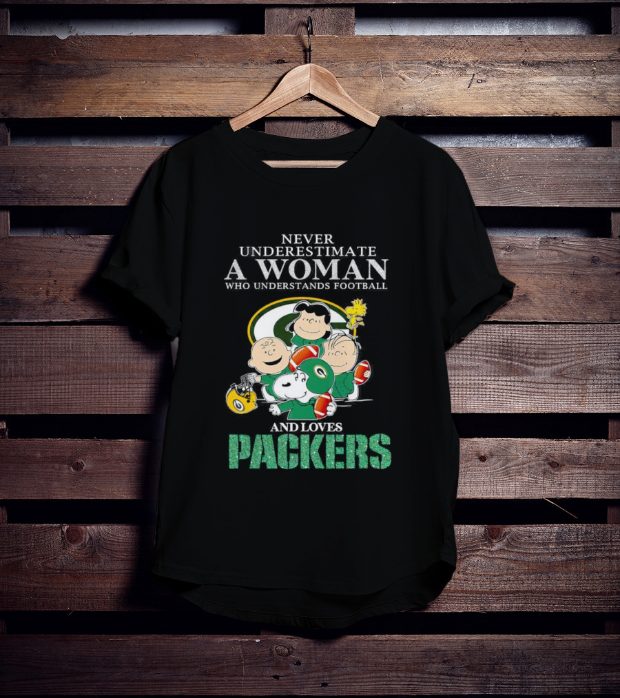 Never Underestimate A Woman Who Understands Football And Loves Packers Featuring Peanuts Characters T-Shirt