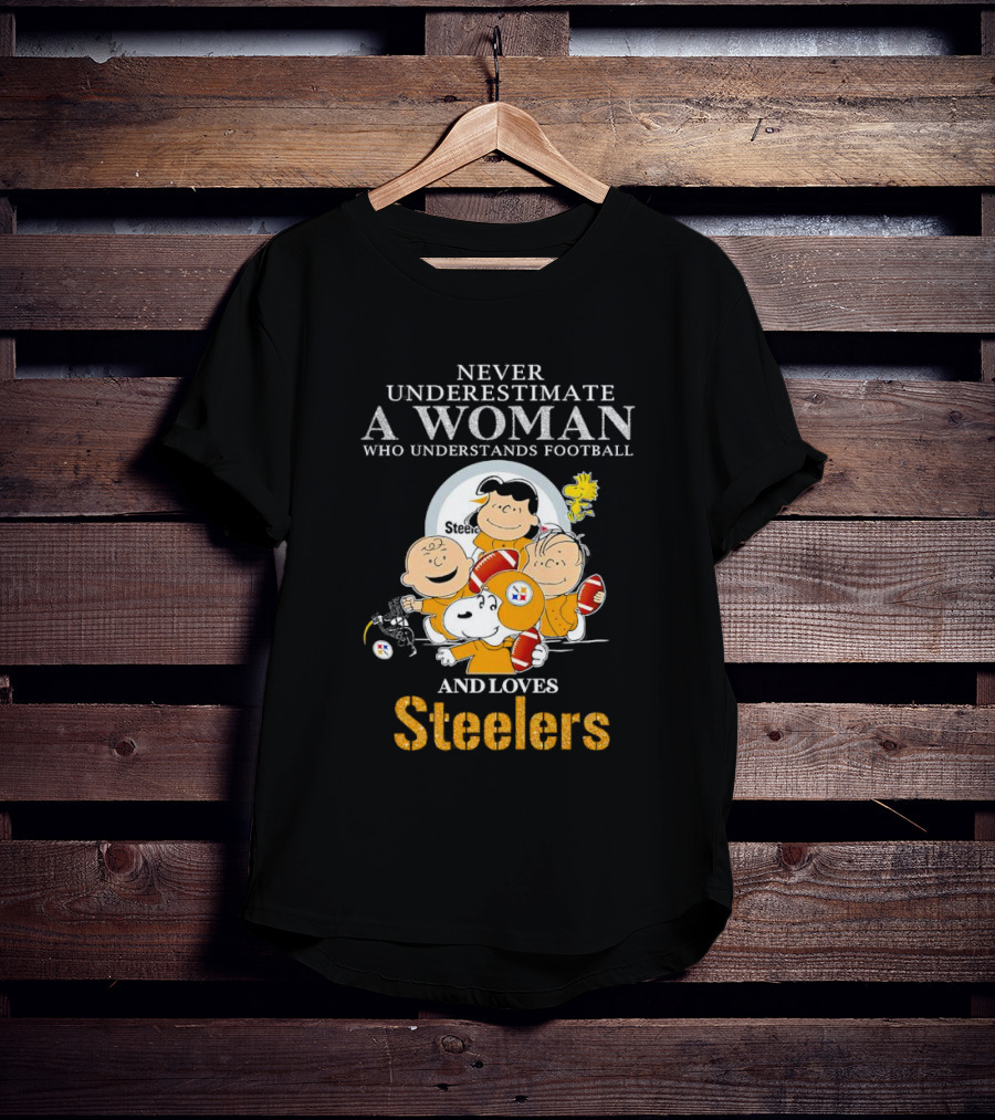 Peanuts Characters Never Underestimate A Woman Who Loves Steelers Football T-Shirt