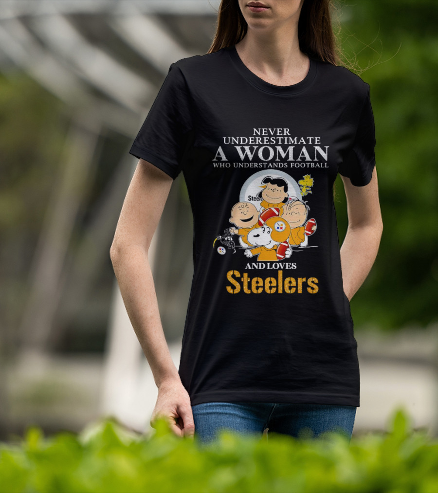 Peanuts Characters Never Underestimate A Woman Who Loves Steelers Football T-Shirt