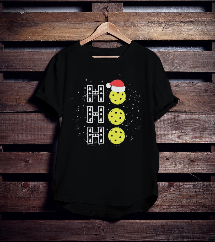 Santa Pickleball Hohoho Christmas Pickleballs With Santa Hat Snowy Holiday Fun T-Shirt