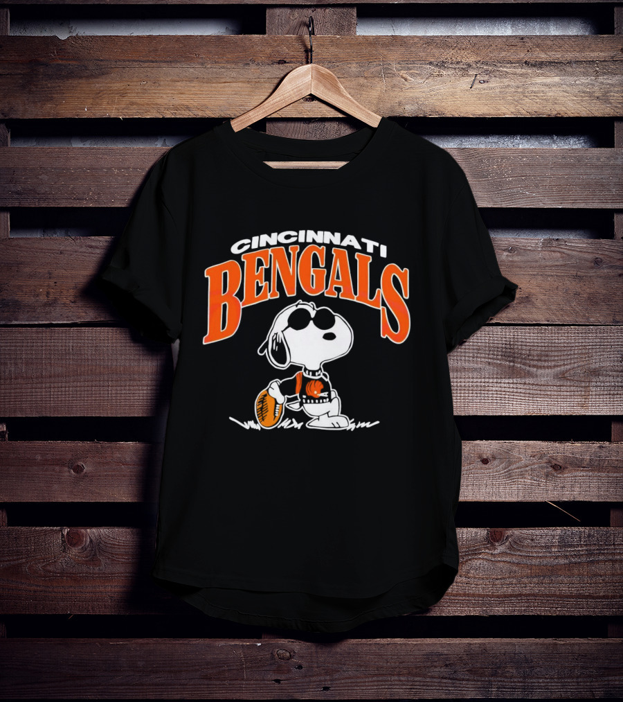 Cincinnati Bengals Snoopy Football Fan Gear T-Shirt