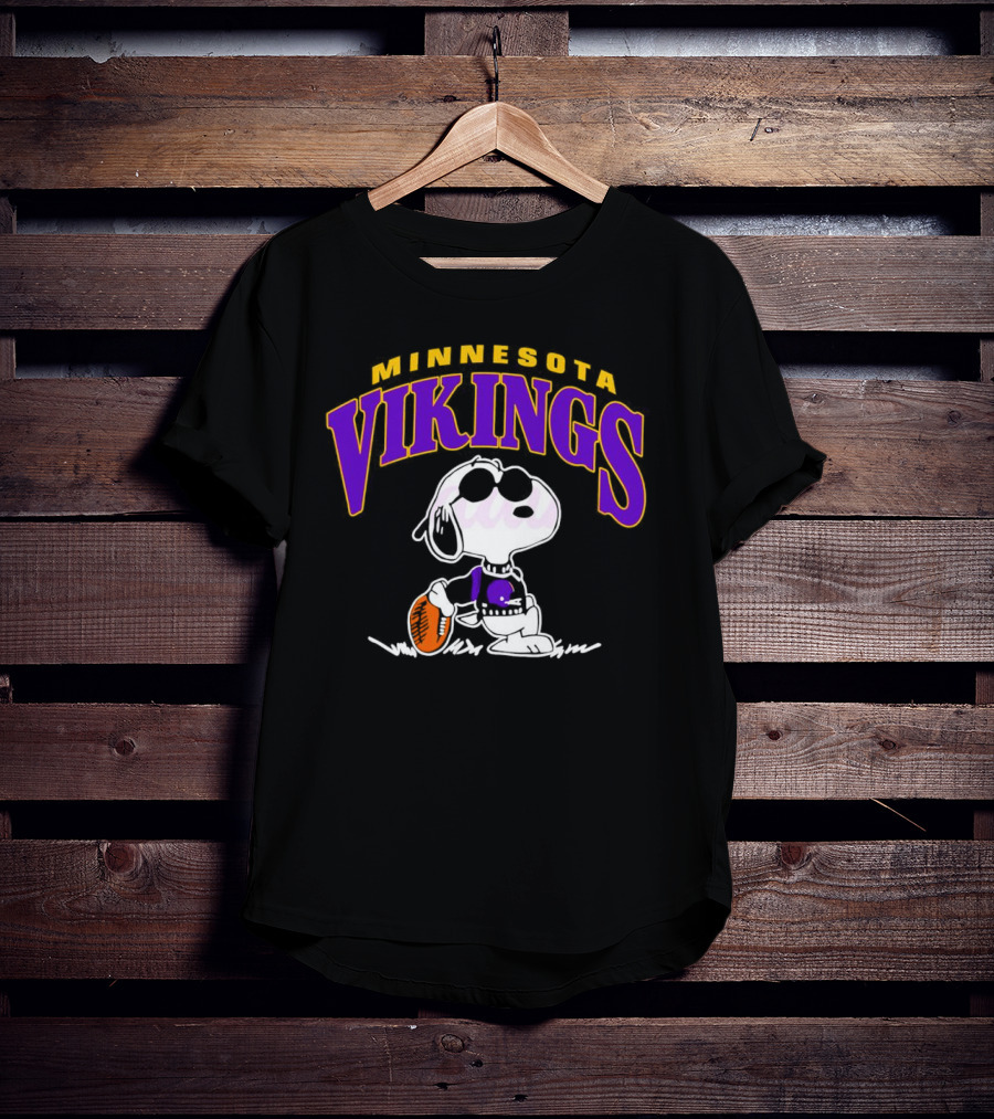 Snoopy Minnesota Vikings Football T-Shirt