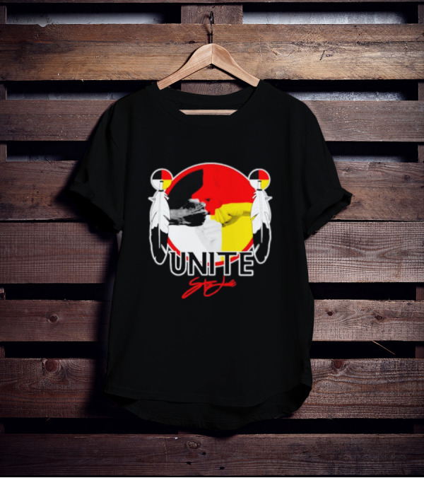 Unite Style Native American Fist Symbol Feathers T-Shirt