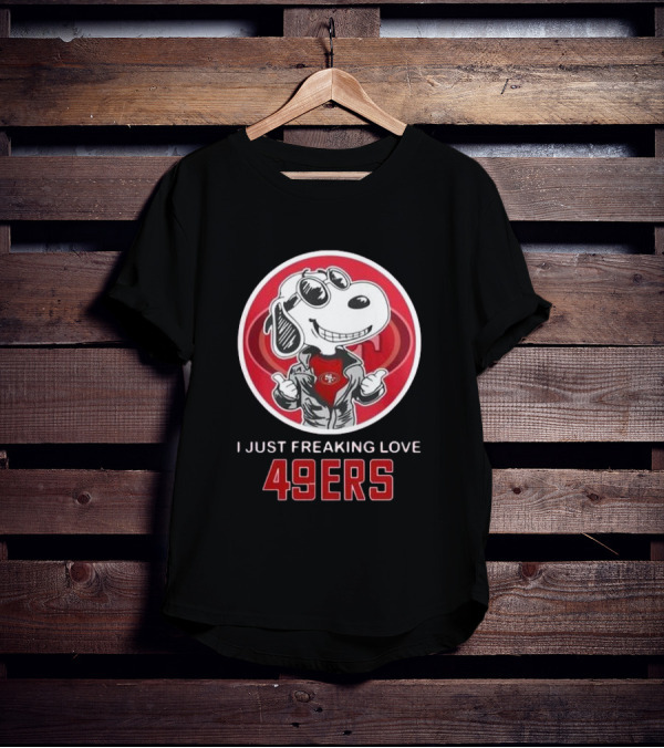 San Francisco 49ers Snoopy I Just Freaking Love 49ers T-Shirt