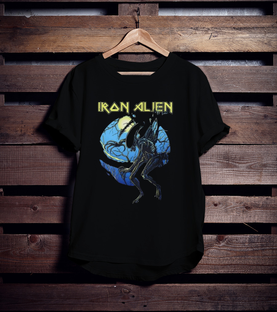 Iron Alien Xenomorph Moonlight Scene T-Shirt
