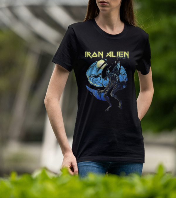 Iron Alien Xenomorph Moonlight Scene T-Shirt