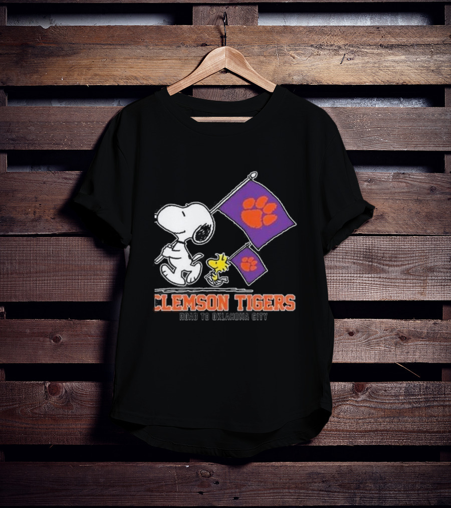 Snoopy And Woodstock Clemson Tigers Journey To Oklahoma City With Paw Flags T-Shirt
