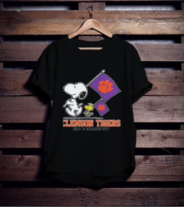 Snoopy And Woodstock Clemson Tigers Journey To Oklahoma City With Paw Flags T-Shirt