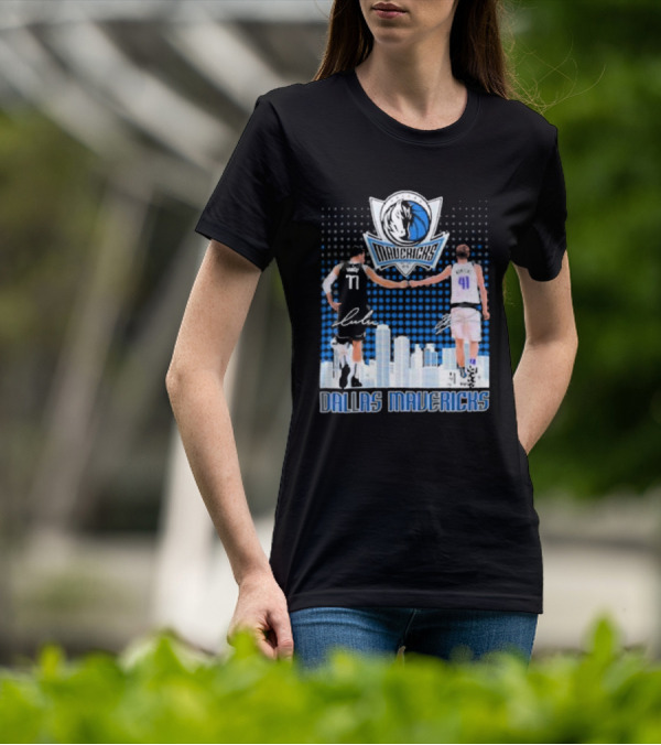 Dallas Mavericks Luka Doncic Dirk Nowitzki Handshake Signatures Skyline T-Shirt