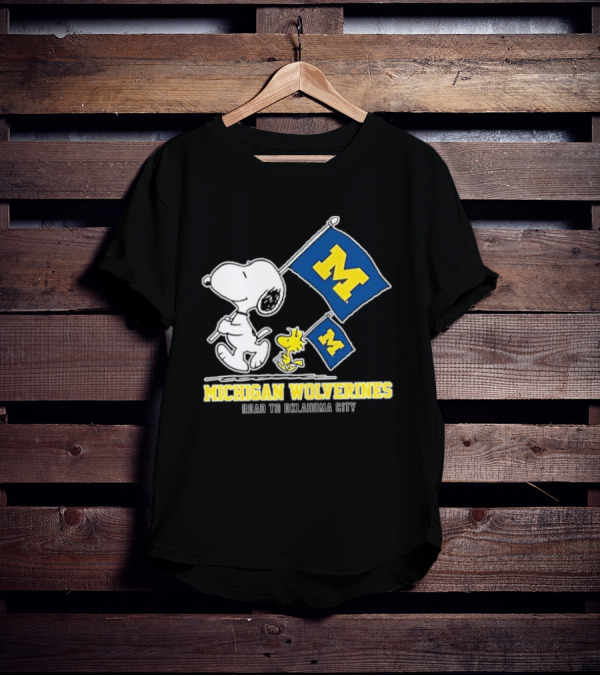 Snoopy And Woodstock Michigan Wolverines Flags Road To Oklahoma City T-Shirt