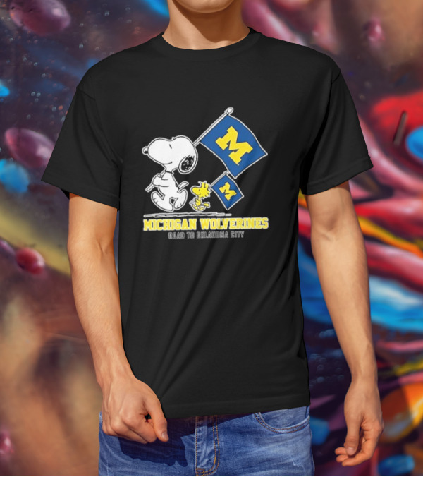 Snoopy And Woodstock Michigan Wolverines Flags Road To Oklahoma City T-Shirt