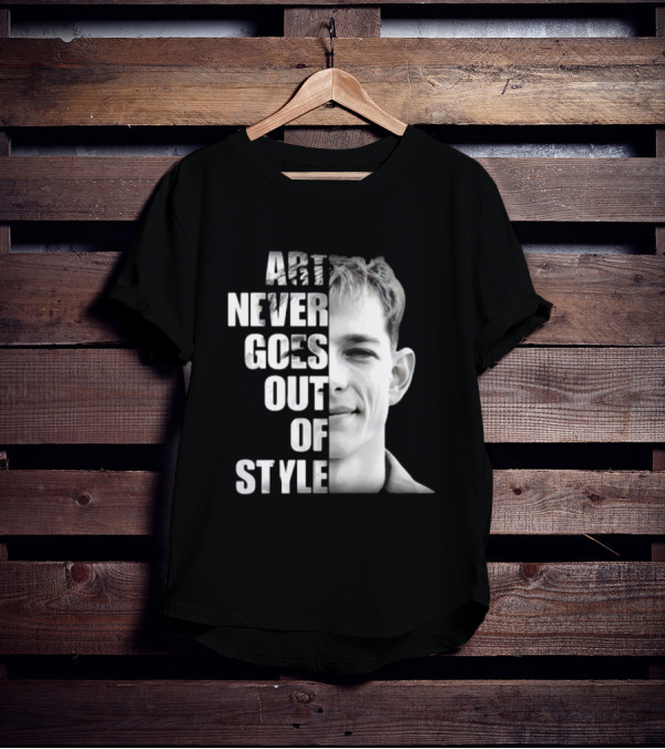 Art Never Goes Out Of Style Iconic Portrait Half Face T-Shirt