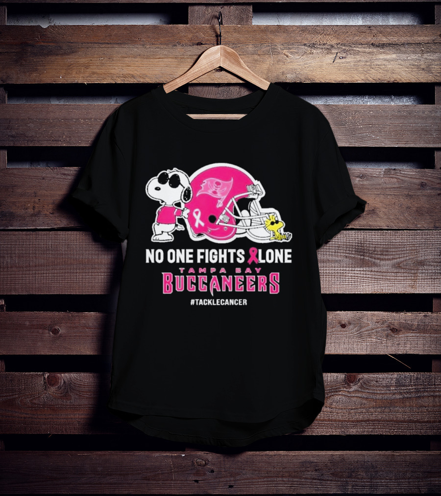 Snoopy And Woodstock No One Fights Alone Tampa Bay Buccaneers #Tacklecancer Pink Helmet T-Shirt