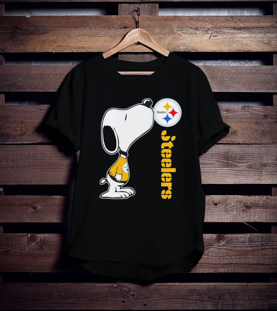 Snoopy Steelers Football Logo Kiss T-Shirt