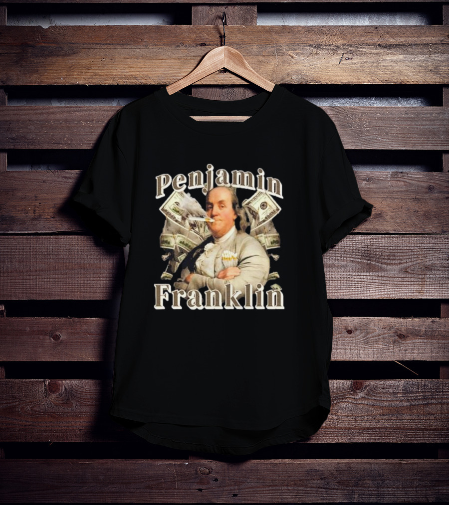 Penjamin Franklin Smoking Dollars Bills In Background T-Shirt