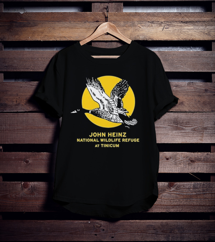 JOHN HEINZ NATIONAL WILDLIFE REFUGE AT TINICUM FLYING GOOSE SILHOUETTE WITH YELLOW SUN BACKGROUND T-Shirt