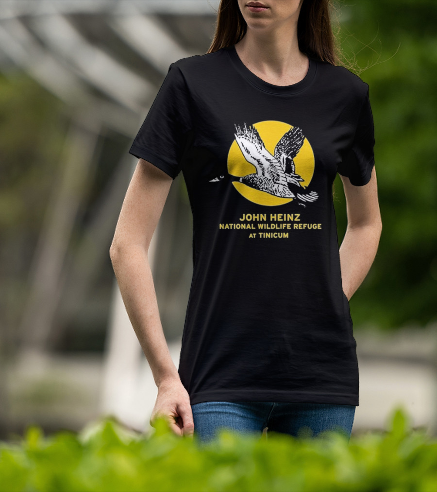 JOHN HEINZ NATIONAL WILDLIFE REFUGE AT TINICUM FLYING GOOSE SILHOUETTE WITH YELLOW SUN BACKGROUND T-Shirt