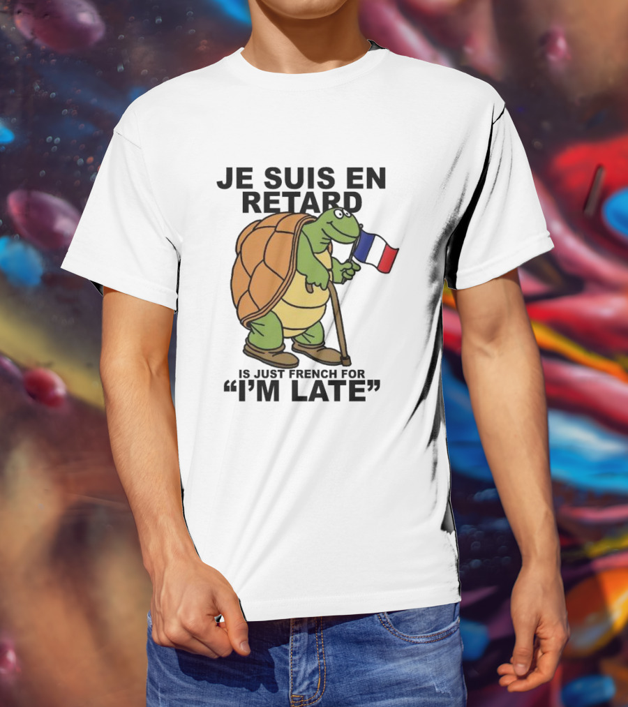 Je Suis En Retard Turtle Holding French Flag I’m Late T-Shirt
