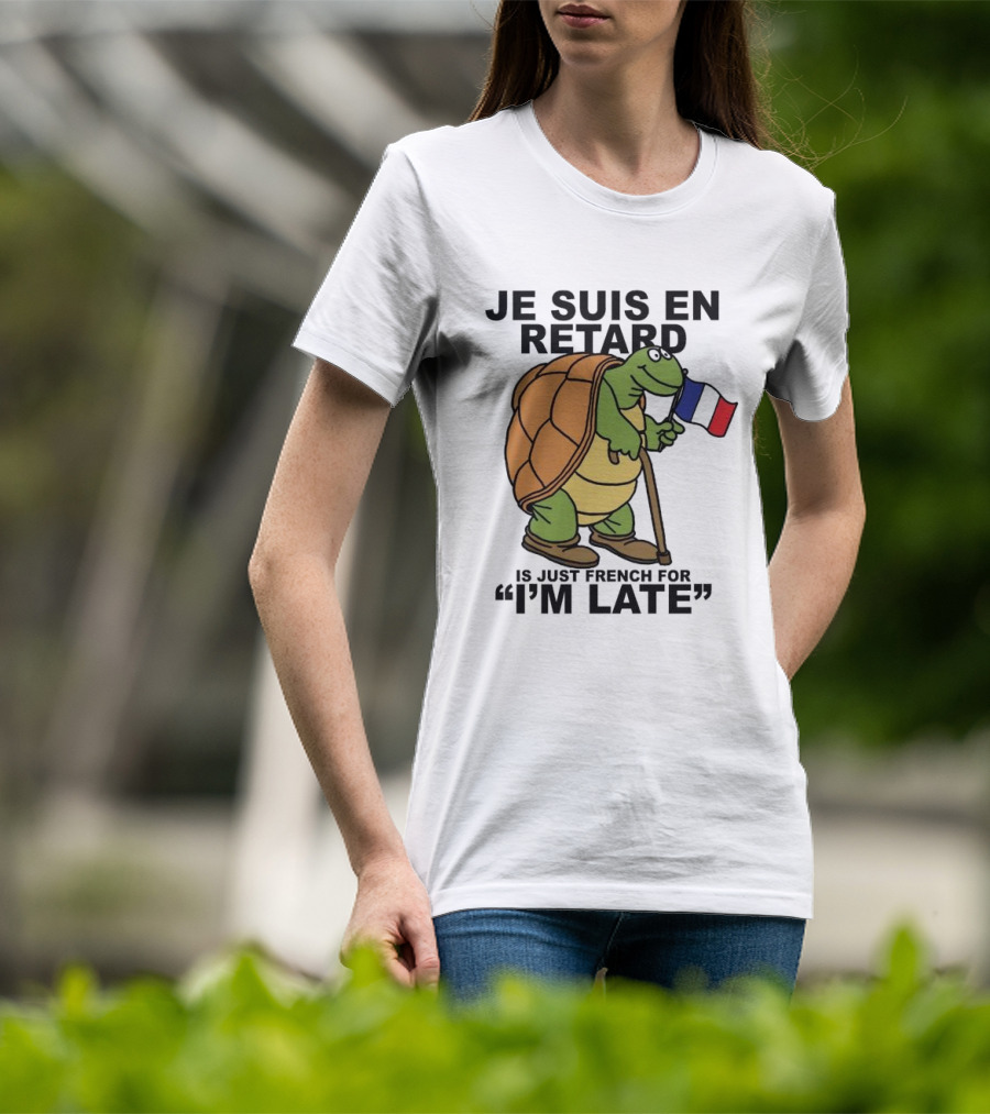 Je Suis En Retard Turtle Holding French Flag I’m Late T-Shirt