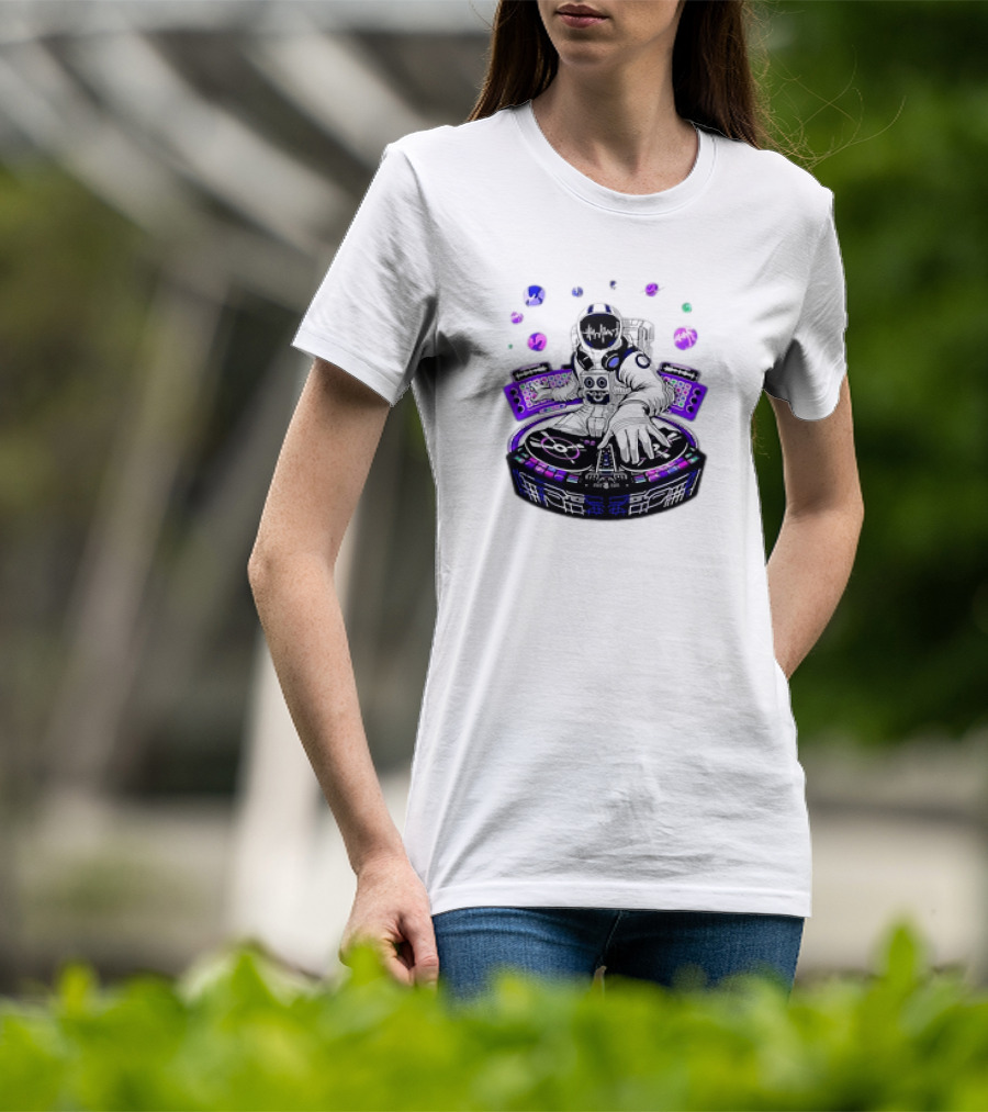 Astronaut Psychedelic DJ Psytrance Techno EDM Festival Space Music Bubbles T-Shirt