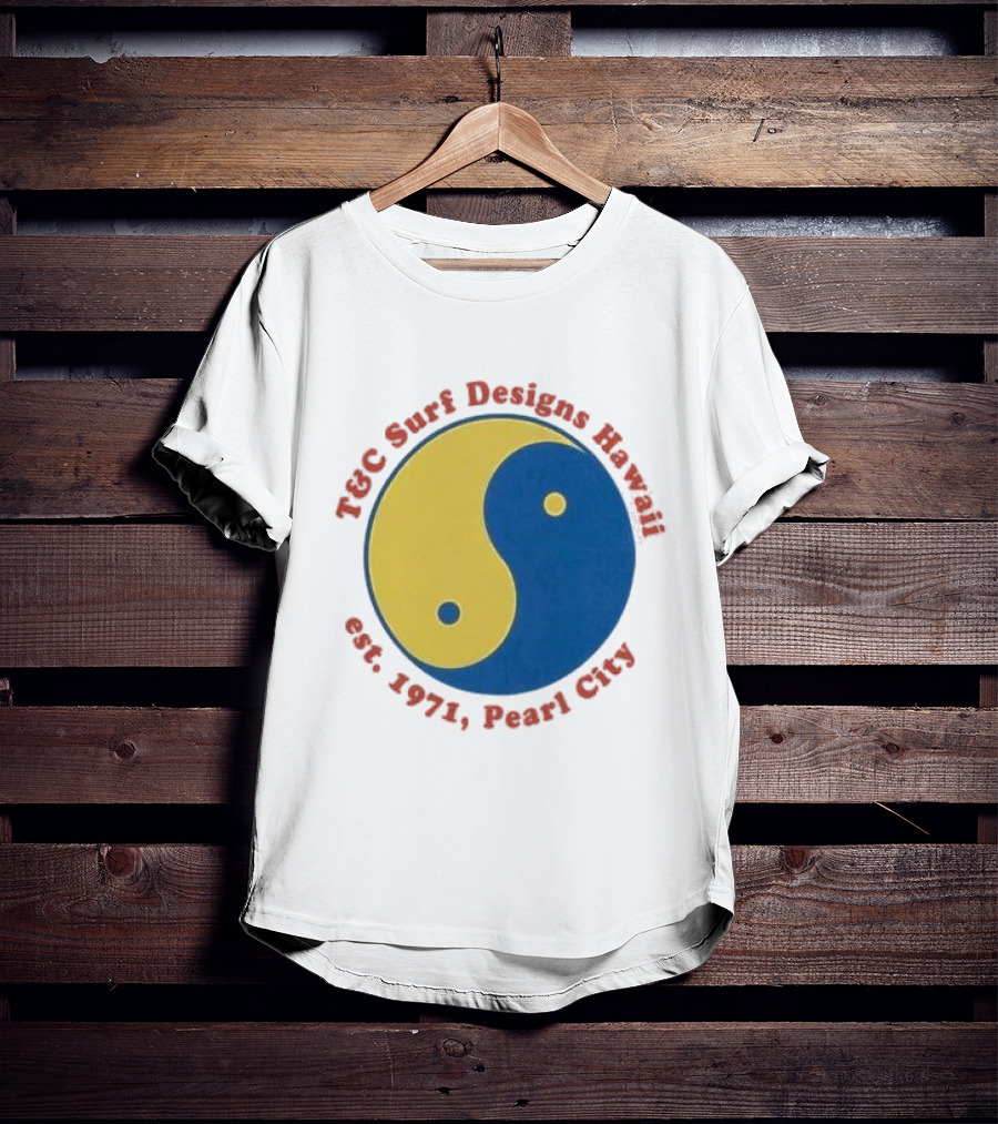 T&C Surf Designs Hawaii Est 1971 Pearl City Yin Yang T-Shirt