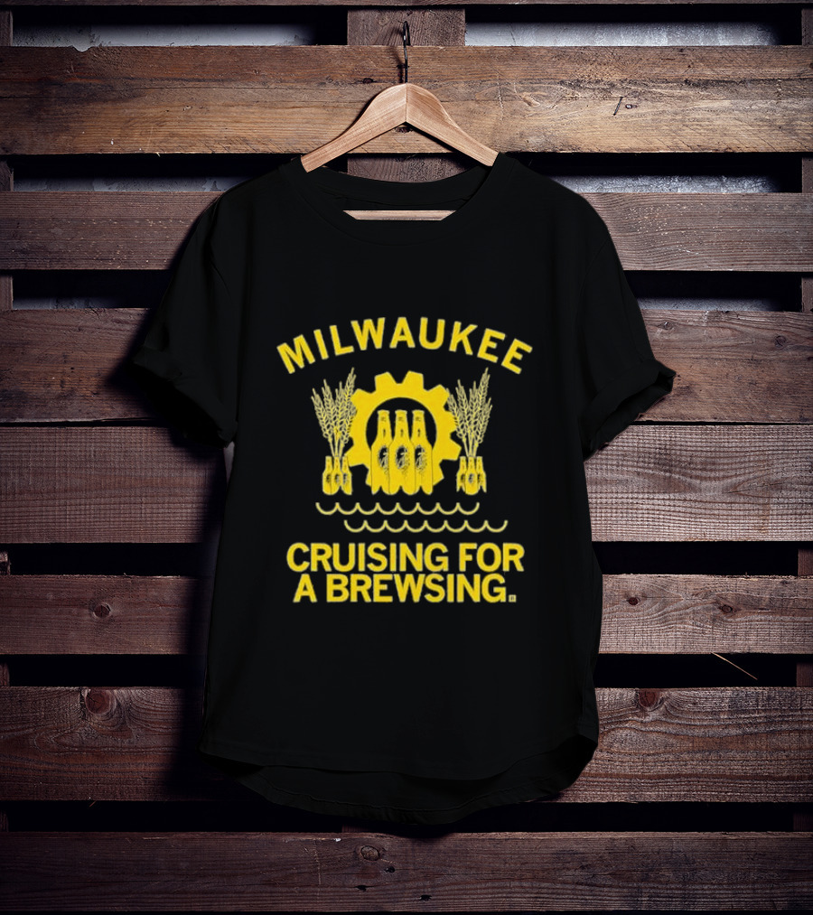 Milwaukee Cruising For A Brewsing Beer Bottles And Wheat Gear T-Shirt