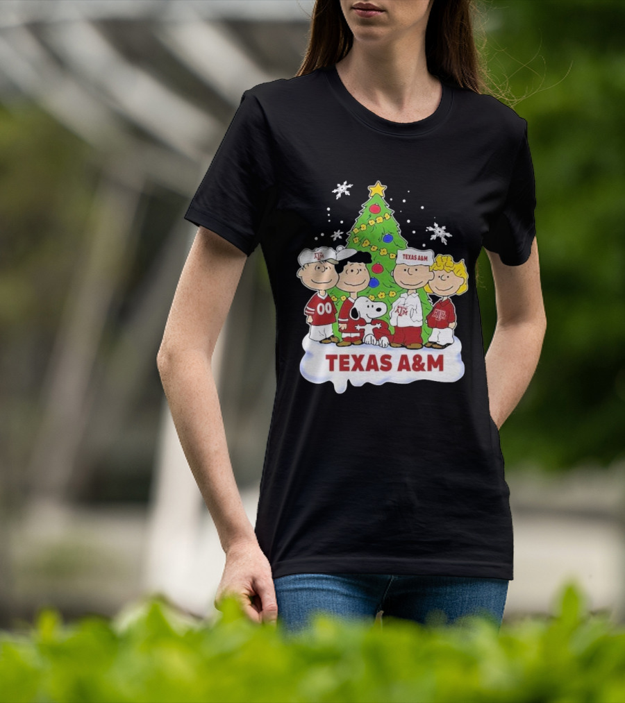 Texas A&M Aggies Christmas With Snoopy And Peanuts Characters T-Shirt