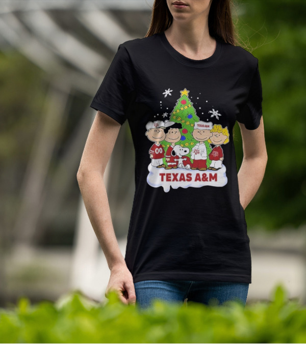 Texas A&M Aggies Christmas With Snoopy And Peanuts Characters T-Shirt