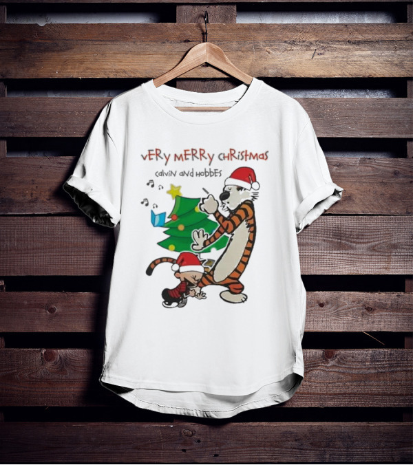 VErY MERRY ChrIStmAS Calvin And Hobbes Santa Hats Christmas Tree Dance T-Shirt