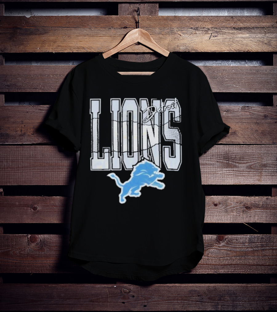 Detroit Lions Vintage Style Blue Lion Emblem On T-Shirt