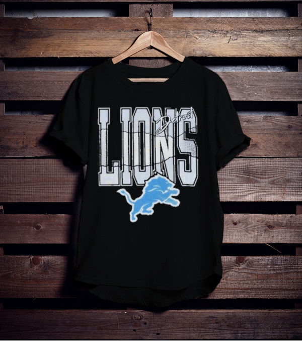Detroit Lions Vintage Style Blue Lion Emblem On T-Shirt